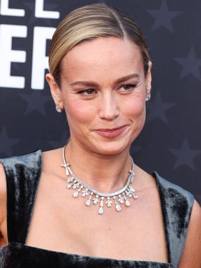 Brie Larson 'ın özel bir Prada elbisesi ve Neil Lane Couture mücevherleri 14 Ocak 2024' te Santa Monica, Los Angeles, Kaliforniya, ABD 'de düzenlenen 29..