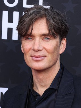 Zegna ve Omega saat takan Cillian Murphy, 14 Ocak 2024 'te Santa Monica, Los Angeles, Kaliforniya, ABD' de düzenlenen The Barker Hangar 'da düzenlenen 29.. 