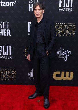 Zegna ve Omega saat takan Cillian Murphy, 14 Ocak 2024 'te Santa Monica, Los Angeles, Kaliforniya, ABD' de düzenlenen The Barker Hangar 'da düzenlenen 29.. 