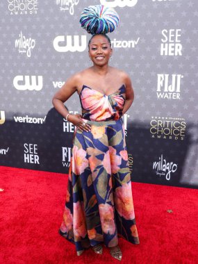 Erika Alexander 14 Ocak 2024 'te Santa Monica, Los Angeles, Kaliforniya' da düzenlenen Barker Hangarı 'nda düzenlenen 29. Yıllık Eleştirmenler Seçimi Ödülleri' ne geldi.. 