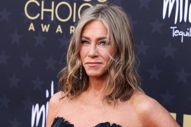 Jennifer Aniston 14 Ocak 2024 'te Santa Monica, Los Angeles, Kaliforniya' da düzenlenen Barker Hangarı 'nda düzenlenen 29. Yıllık Eleştirmenler Seçimi Ödülleri' ne geliyor..