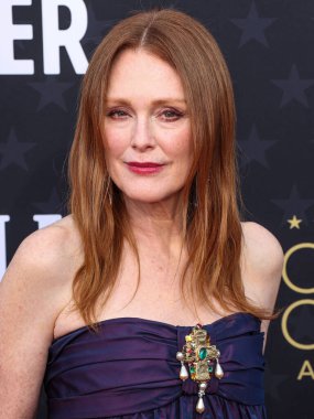 Chanel elbise, ayakkabı ve mücevher giyen Julianne Moore, 14 Ocak 2024 'te Santa Monica, Los Angeles, Kaliforniya, ABD' de düzenlenen The Barker Hangar 'da düzenlenen 29.. 