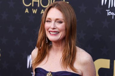 Chanel elbise, ayakkabı ve mücevher giyen Julianne Moore, 14 Ocak 2024 'te Santa Monica, Los Angeles, Kaliforniya, ABD' de düzenlenen The Barker Hangar 'da düzenlenen 29.. 