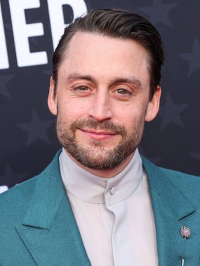 Martin Katz rozeti takan Kieran Culkin, 14 Ocak 2024 'te Santa Monica, Los Angeles, Kaliforniya, ABD' de düzenlenen The Barker Hangar 'da düzenlenen 29..