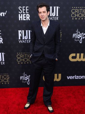 Mark Ronson arrives at the 29th Annual Critics' Choice Awards held at The Barker Hangar on January 14, 2024 in Santa Monica, Los Angeles, California, United States.