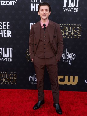 Prada giyen Tom Holland, 14 Ocak 2024 'te Santa Monica, Los Angeles, Kaliforniya, ABD' de düzenlenen Barker Hangarı 'nda düzenlenen 29..