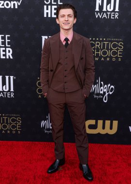 Prada giyen Tom Holland, 14 Ocak 2024 'te Santa Monica, Los Angeles, Kaliforniya, ABD' de düzenlenen Barker Hangarı 'nda düzenlenen 29..