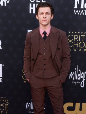 Prada giyen Tom Holland, 14 Ocak 2024 'te Santa Monica, Los Angeles, Kaliforniya, ABD' de düzenlenen Barker Hangarı 'nda düzenlenen 29..