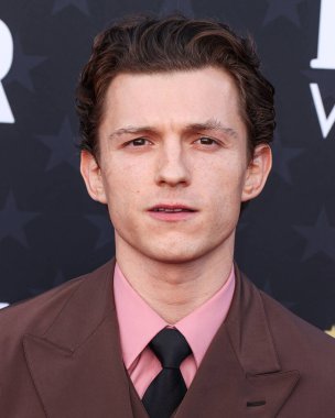 Prada giyen Tom Holland, 14 Ocak 2024 'te Santa Monica, Los Angeles, Kaliforniya, ABD' de düzenlenen Barker Hangarı 'nda düzenlenen 29..