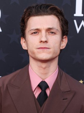 Prada giyen Tom Holland, 14 Ocak 2024 'te Santa Monica, Los Angeles, Kaliforniya, ABD' de düzenlenen Barker Hangarı 'nda düzenlenen 29..