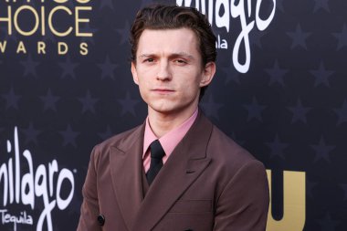Prada giyen Tom Holland, 14 Ocak 2024 'te Santa Monica, Los Angeles, Kaliforniya, ABD' de düzenlenen Barker Hangarı 'nda düzenlenen 29..