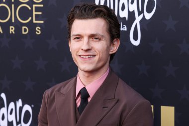 Prada giyen Tom Holland, 14 Ocak 2024 'te Santa Monica, Los Angeles, Kaliforniya, ABD' de düzenlenen Barker Hangarı 'nda düzenlenen 29..