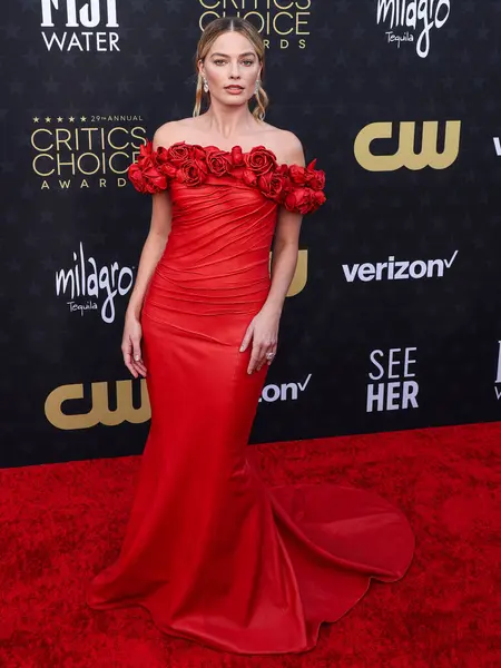 Margot Robbie Wearing Custom Balmain Arrives 29Th Annual Critics Choice — Stock Photo, Image