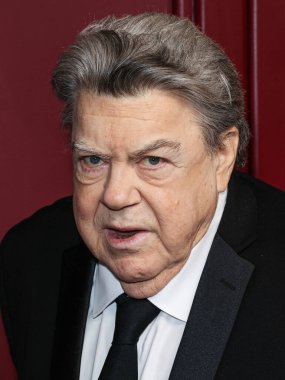 George Wendt, 15 Ocak 2024 'te Hollywood, Los Angeles, Kaliforniya, ABD' de düzenlenen ve Apple TV + 75. Geleneksel Primetime Emmy Ödülleri 'ne ulaştı..