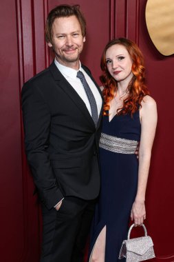 Jimmi Simpson ve Kyra Gardner, 15 Ocak 2024 tarihinde Mother Wolf 'ta düzenlenen Apple TV + 75. Geleneksel Primetime Emmy Ödülleri Partisi' ne geldiler..