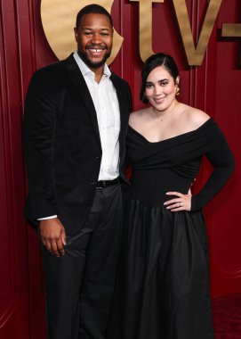 Luke Tennie ve Maria Tennie, Apple TV + 'ın 15 Ocak 2024 tarihinde Mother Wolf' ta düzenlenen 75. Geleneksel Primetime Emmy Ödülleri Partisi 'ne geldiler..