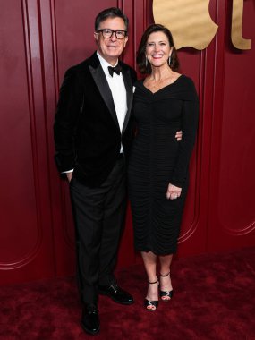 Stephen Colbert ve eşi Evelyn McGee-Colbert, 15 Ocak 2024 'te Hollywood, Los Angeles, Kaliforniya, ABD' de düzenlenen ve Apple TV + 'nın 75..