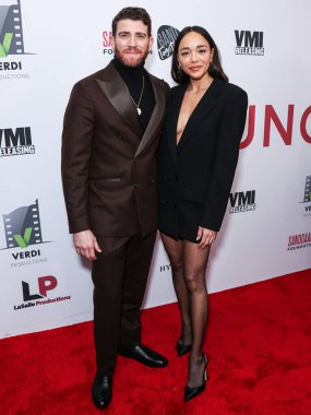 Bryan Greenberg ve Ashley Madekwe 24 Ocak 2024 'te Hollywood, Los Angeles, Kaliforniya, ABD' deki Harmony Gold Tiyatrosu 'nda düzenlenen VMI Yayıncılık' ın Los Angeles Prömiyeri 'ne geldiler.. 