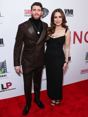 Bryan Greenberg ve Sophia Bush, 24 Ocak 2024 'te Hollywood, Los Angeles, Kaliforniya, ABD' deki Harmony Gold Tiyatrosu 'nda düzenlenen VMI Yayıncılık' ın Los Angeles Prömiyeri 'ne geldiler..