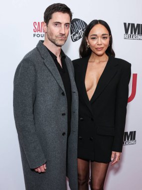 Iddo Goldberg ve eşi Ashley Madekwe, 24 Ocak 2024 'te Hollywood, Los Angeles, Kaliforniya, ABD' deki Harmony Gold Tiyatrosu 'nda düzenlenen VMI Yayıncılık' ın Los Angeles prömiyerine geldiler.. 