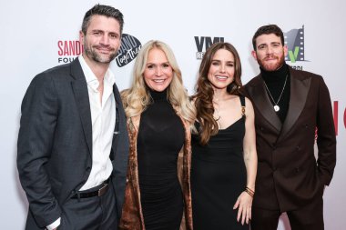 James Lafferty, Barbara Alyn Woods ve Bryan Greenberg, 24 Ocak 2024 'te Hollywood, Los Angeles, Kaliforniya, ABD' de bulunan Harmony Gold Theater 'da düzenlenen VMI' nin 