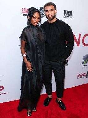 Uche Moxam ve Clinton Moxam, 24 Ocak 2024 'te Hollywood, Los Angeles, Kaliforniya, ABD' deki Harmony Gold Tiyatrosu 'nda düzenlenen VMI Yayıncılık' ın Los Angeles Prömiyeri 'ne geldiler.. 