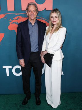 David E. Kelley ve eşi Michelle Pfeiffer, 27 Ocak 2024 'te Sunset Las Palmas Stüdyoları' nda düzenlenen 33. Çevre Medya Derneği Ödül Töreni 'ne geldiler.. 