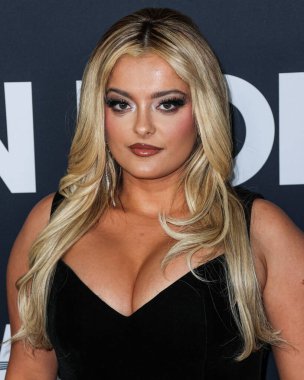 Bebe Rexha, 2 Şubat 2024 'te Los Angeles Kongre Merkezi' nde düzenlenen Jon Bon Jovi onuruna düzenlenen 2024 MusiCares Person of the Year 'a ulaştı..