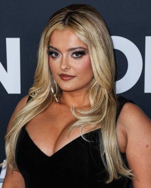 Bebe Rexha, 2 Şubat 2024 'te Los Angeles Kongre Merkezi' nde düzenlenen Jon Bon Jovi onuruna düzenlenen 2024 MusiCares Person of the Year 'a ulaştı..