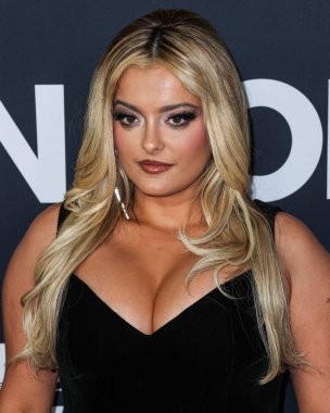 Bebe Rexha, 2 Şubat 2024 'te Los Angeles Kongre Merkezi' nde düzenlenen Jon Bon Jovi onuruna düzenlenen 2024 MusiCares Person of the Year 'a ulaştı..