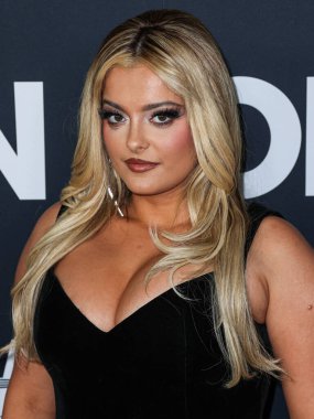 Bebe Rexha, 2 Şubat 2024 'te Los Angeles Kongre Merkezi' nde düzenlenen Jon Bon Jovi onuruna düzenlenen 2024 MusiCares Person of the Year 'a ulaştı..