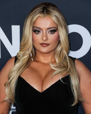 Bebe Rexha, 2 Şubat 2024 'te Los Angeles Kongre Merkezi' nde düzenlenen Jon Bon Jovi onuruna düzenlenen 2024 MusiCares Person of the Year 'a ulaştı..