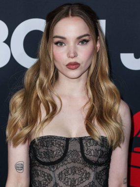 Dove Cameron, 2 Şubat 2024 'te Los Angeles Kongre Merkezi' nde düzenlenen Jon Bon Jovi onuruna düzenlenen 2024 MusiCares Person of the Year 'a ulaştı..