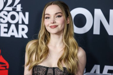 Dove Cameron, 2 Şubat 2024 'te Los Angeles Kongre Merkezi' nde düzenlenen Jon Bon Jovi onuruna düzenlenen 2024 MusiCares Person of the Year 'a ulaştı..