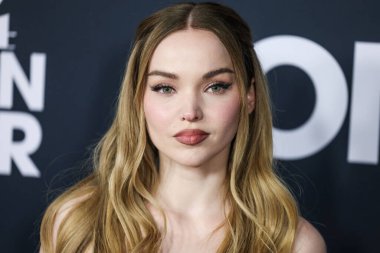 Dove Cameron, 2 Şubat 2024 'te Los Angeles Kongre Merkezi' nde düzenlenen Jon Bon Jovi onuruna düzenlenen 2024 MusiCares Person of the Year 'a ulaştı..