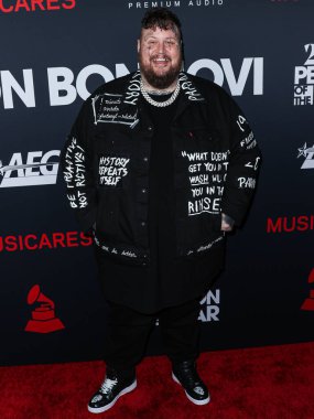 Jelly Roll, 2 Şubat 2024 'te Los Angeles Kongre Merkezi' nde düzenlenen Jon Bon Jovi 'yi onurlandıran 2024 MusiCares Person of the Year' a ulaştı..