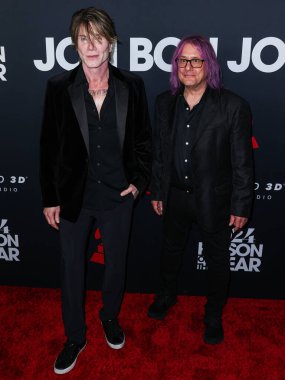 John Rzeznik ve Goo Goo Dolls 'dan Robert Takac, 2 Şubat 2024' te Los Angeles Kongre Merkezi 'nde düzenlenen 2024 MusiCares Person of the Year' a geldiler..