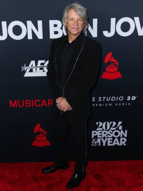 Jon Bon Jovi, 2 Şubat 2024 'te Los Angeles Kongre Merkezi' nde düzenlenen Jon Bon Jovi onuruna düzenlenen 2024 MusiCares Person of the Year 'a ulaştı..