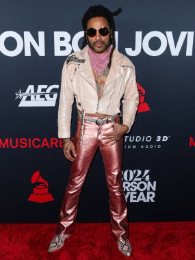 Lenny Kravitz, 2 Şubat 2024 'te Los Angeles Kongre Merkezi' nde düzenlenen Jon Bon Jovi onuruna düzenlenen 2024 MusiCares Person of the Year 'a ulaştı..