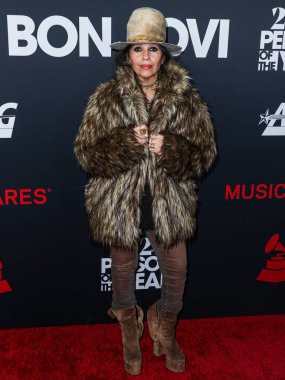Linda Perry, 2 Şubat 2024 'te Los Angeles Kongre Merkezi' nde düzenlenen Jon Bon Jovi onuruna düzenlenen 2024 MusiCares Person of the Year 'a ulaştı..
