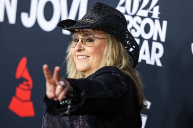Melissa Etheridge, 2 Şubat 2024 'te Los Angeles Kongre Merkezi' nde düzenlenen Jon Bon Jovi onuruna düzenlenen 2024 MusiCares Person of the Year 'a ulaştı.. 