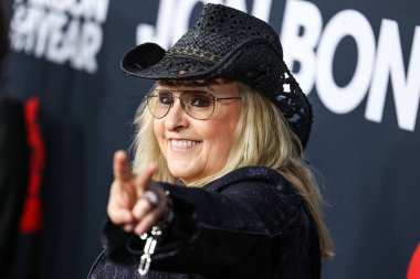 Melissa Etheridge, 2 Şubat 2024 'te Los Angeles Kongre Merkezi' nde düzenlenen Jon Bon Jovi onuruna düzenlenen 2024 MusiCares Person of the Year 'a ulaştı.. 
