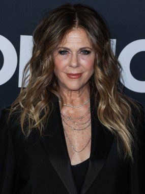Rita Wilson, 2 Şubat 2024 'te Los Angeles Kongre Merkezi' nde düzenlenen Jon Bon Jovi onuruna düzenlenen 2024 MusiCares Person of the Year 'a ulaştı.. 