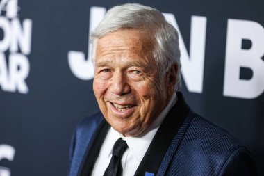 Robert Kraft, 2 Şubat 2024 'te Los Angeles Kongre Merkezi' nde düzenlenen Jon Bon Jovi onuruna düzenlenen 2024 MusiCares Person of the Year 'a ulaştı..
