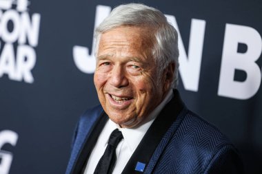 Robert Kraft, 2 Şubat 2024 'te Los Angeles Kongre Merkezi' nde düzenlenen Jon Bon Jovi onuruna düzenlenen 2024 MusiCares Person of the Year 'a ulaştı..