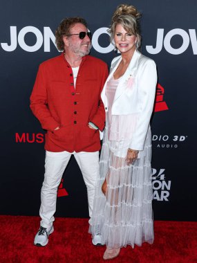 Sammy Hagar ve eşi Kari Karte, 2 Şubat 2024 'te Los Angeles Kongre Merkezi' nde düzenlenen Jon Bon Jovi onuruna düzenlenen 2024 MusiCares Person of the Year 'a geldiler.. 