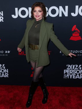 Shania Twain, 2 Şubat 2024 'te Los Angeles Kongre Merkezi' nde düzenlenen Jon Bon Jovi onuruna düzenlenen 2024 MusiCares Person of the Year 'a ulaştı.. 