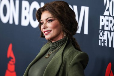 Shania Twain, 2 Şubat 2024 'te Los Angeles Kongre Merkezi' nde düzenlenen Jon Bon Jovi onuruna düzenlenen 2024 MusiCares Person of the Year 'a ulaştı.. 