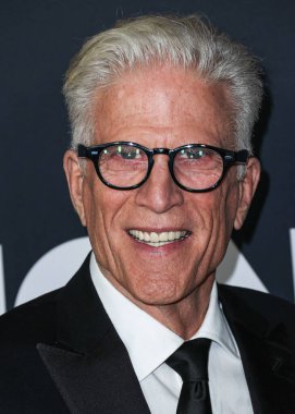 Ted Danson, 2 Şubat 2024 'te Los Angeles Kongre Merkezi' nde düzenlenen Jon Bon Jovi onuruna düzenlenen 2024 MusiCares Person ödülüne ulaştı.. 