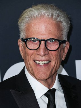 Ted Danson, 2 Şubat 2024 'te Los Angeles Kongre Merkezi' nde düzenlenen Jon Bon Jovi onuruna düzenlenen 2024 MusiCares Person ödülüne ulaştı.. 